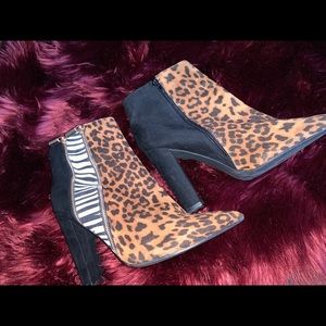 Mixed print heel bootie! Pointed toe! 4inches.